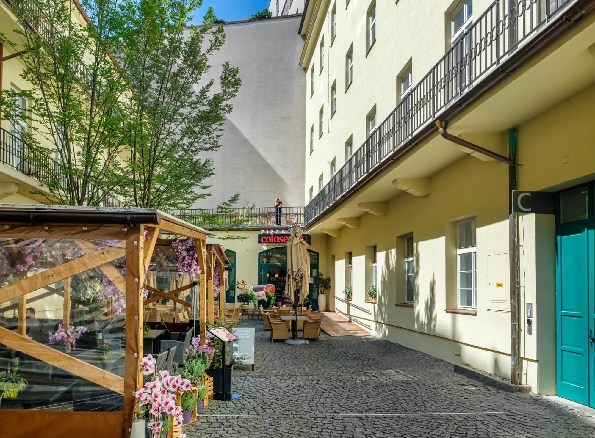 Vn48 Suites By Adrez Prague Exterior photo